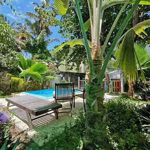 Riviera Eco Travelers Penzion